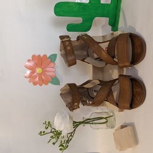 Hot Kiss shoes Size 8 Honey Color